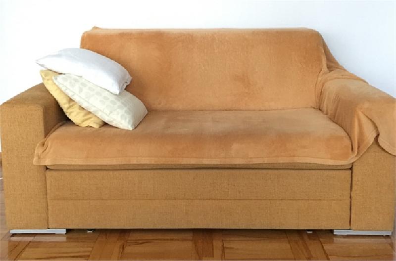 Za darmo sofa nierozkładana z poduszkami