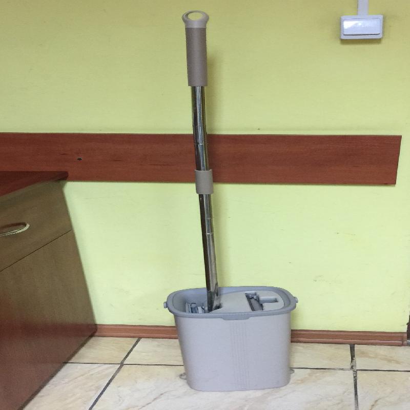 Mop z wiaderkiem