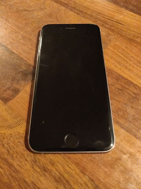 Oddam używanego IPHONA 6s w dobrym stanie model czarny