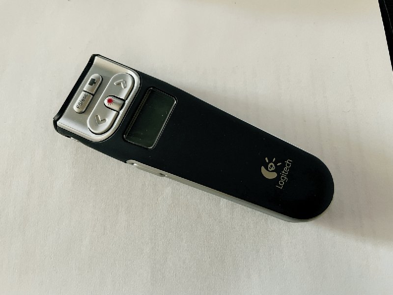 Oddam pilota do prezentacji multimedialnych firmy Logitech