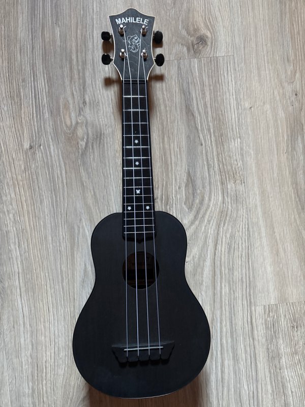 Ukulele - 01 Ukulele - 01