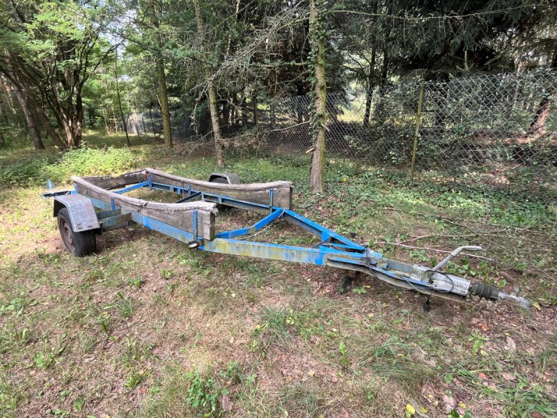 Stara przyczepa podłodziowa, ubezpieczona - 01 Stara przyczepa podłodziowa, ubezpieczona - 01