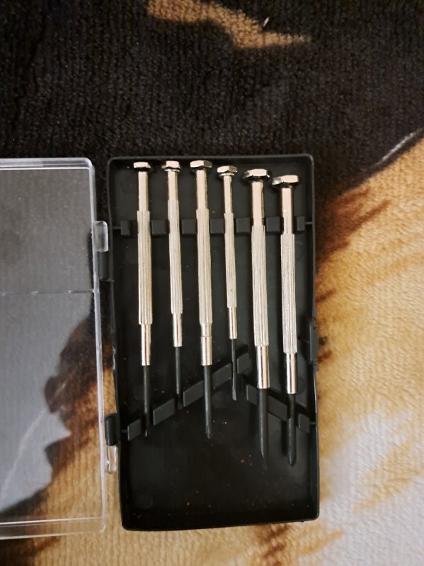 Zestaw śrubokręty do otwierania laptopa