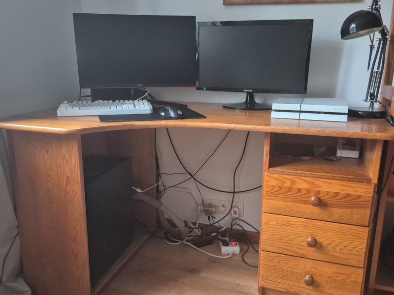 Oddam biurko sosnowe