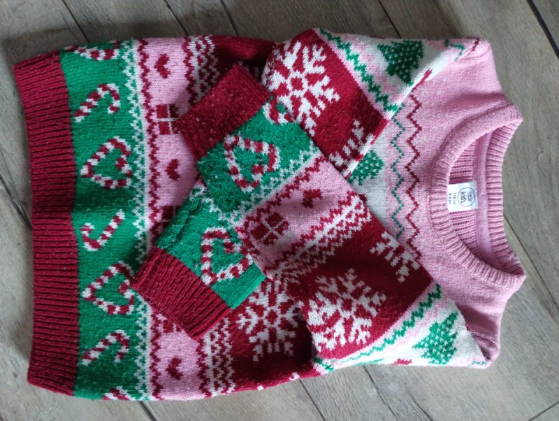 Sweterek świąteczny 110