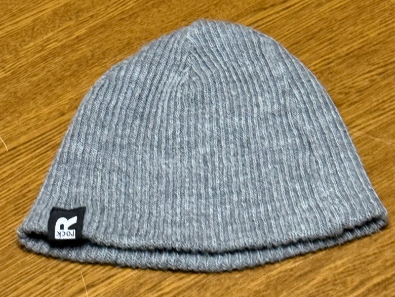 Szara zimowa Czapeczka Idealna Na zimowe Dni - 01 Szara zimowa Czapeczka Idealna Na zimowe Dni - 01