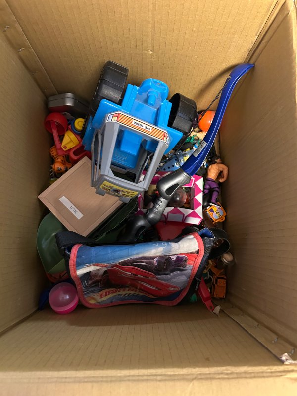 Oddam pudełko książek i zabawek