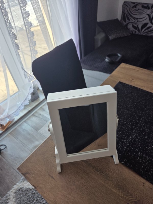 Lusterko z kuferkiem na biżuterię