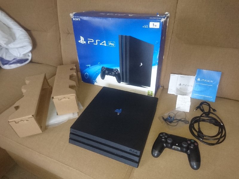 Oddam konsole Sony Playstation 4