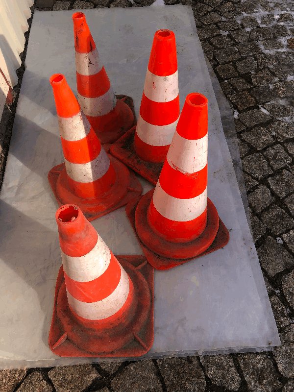 Pachołki drogowe