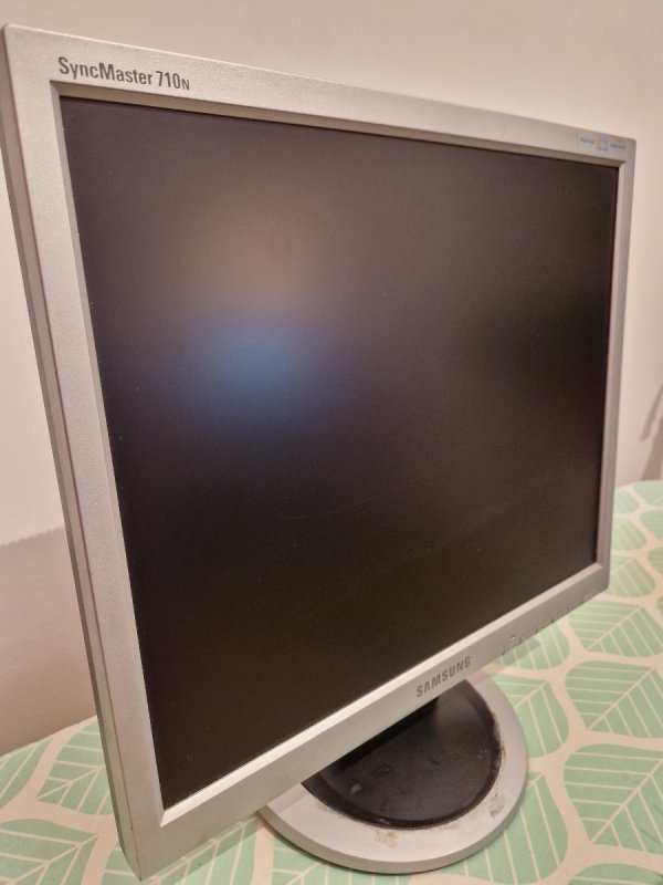 Monitor LCD Samsung - 01