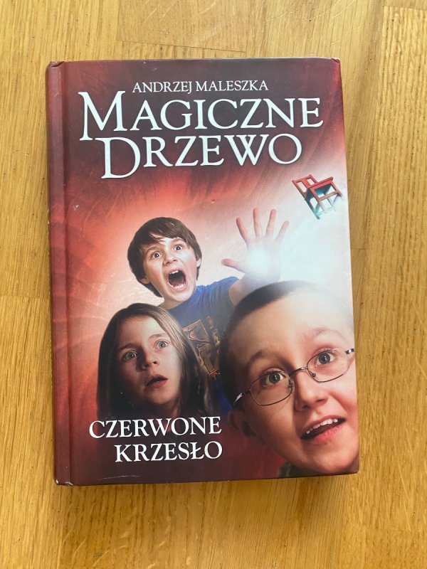 Książka z serii Magiczne Drzewo, Czerwone Krzesło