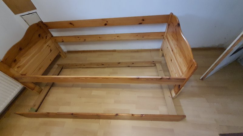 Oddam drewnianą ramę łóżka 90 na 200 cm z szufladą. Odbiór w Witnicy - 01