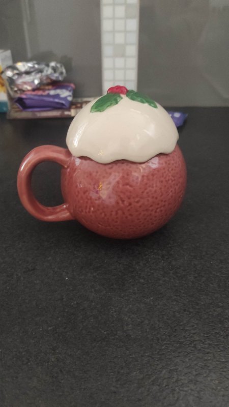 Oddam kubek z przykrywką świąteczny
