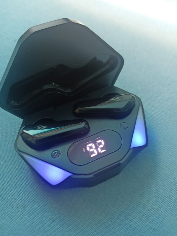 Słuchawki bezprzewodowe led - 02