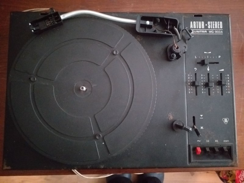 Gramofon Artur