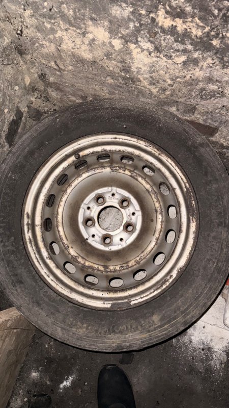 Oddam za darmo 2 felgi z oponami - 01