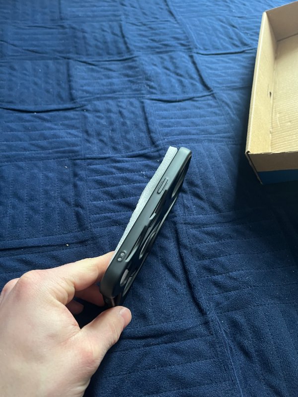 Czarne etui iphone 13