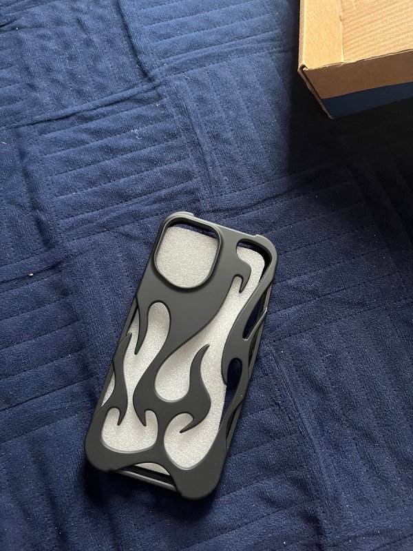 Czarne etui iphone 13 - 03