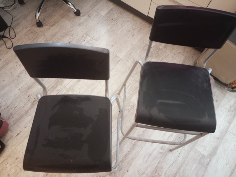 Oddam krzesła barowe 2 szt - 01 Oddam krzesła barowe 2 szt - 01