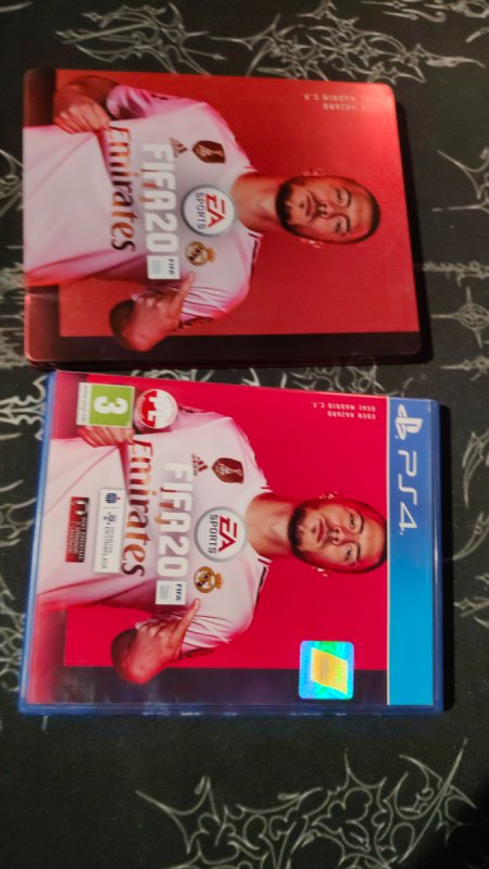 Oddam grę FIFA20 na ps4
