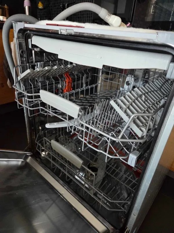 Zmywarka Hotpoint Ariston HIO 3C23WF - 02